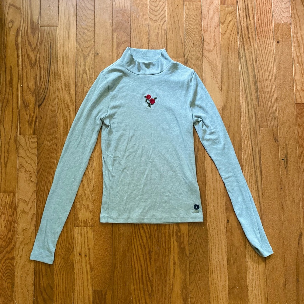 Rose Embroidered Gray Top